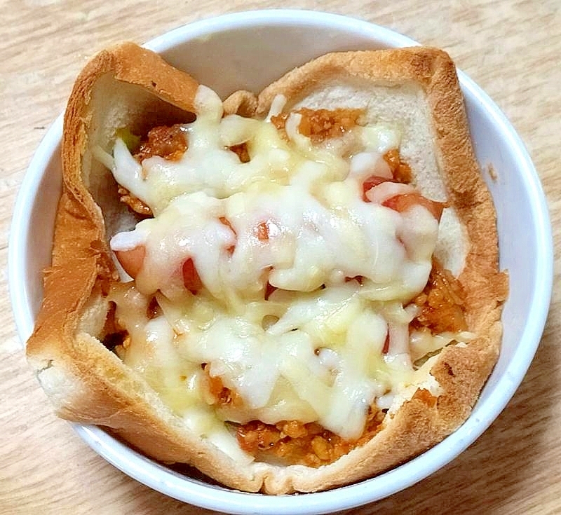 ソーセージ乗せミートパングラタン
