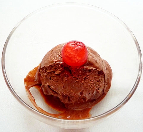 チェリーチョコレートアイスクリーム