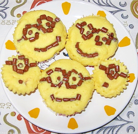 ★ミニオンカップケーキ★ホットケーキミックスで作る