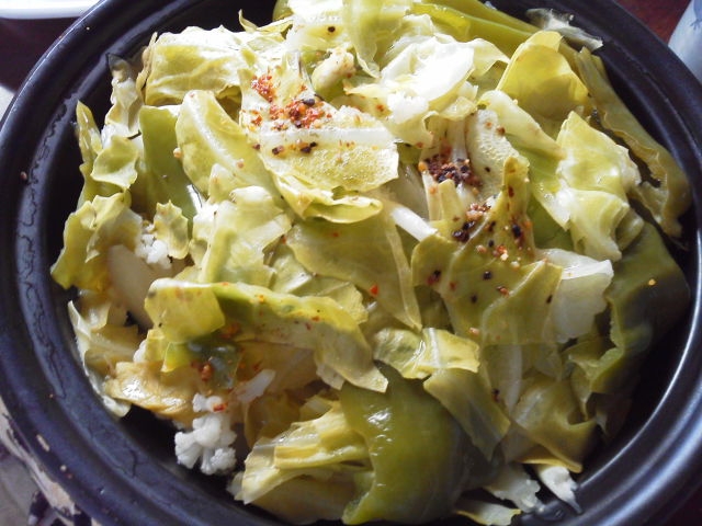 キャベツとピーマンのピリ辛ホットサラダ