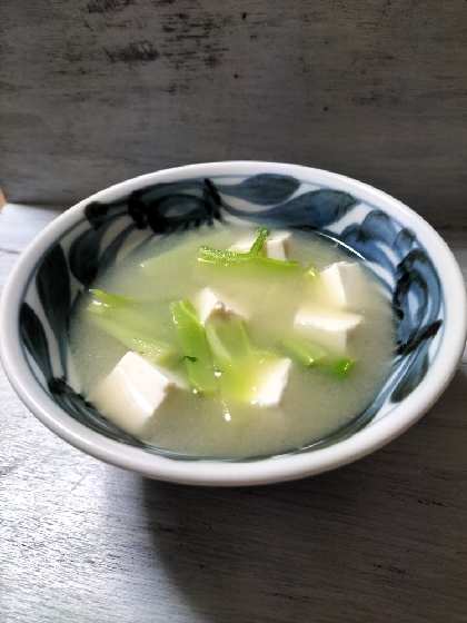 木綿豆腐とブロッコリーの茎の味噌汁