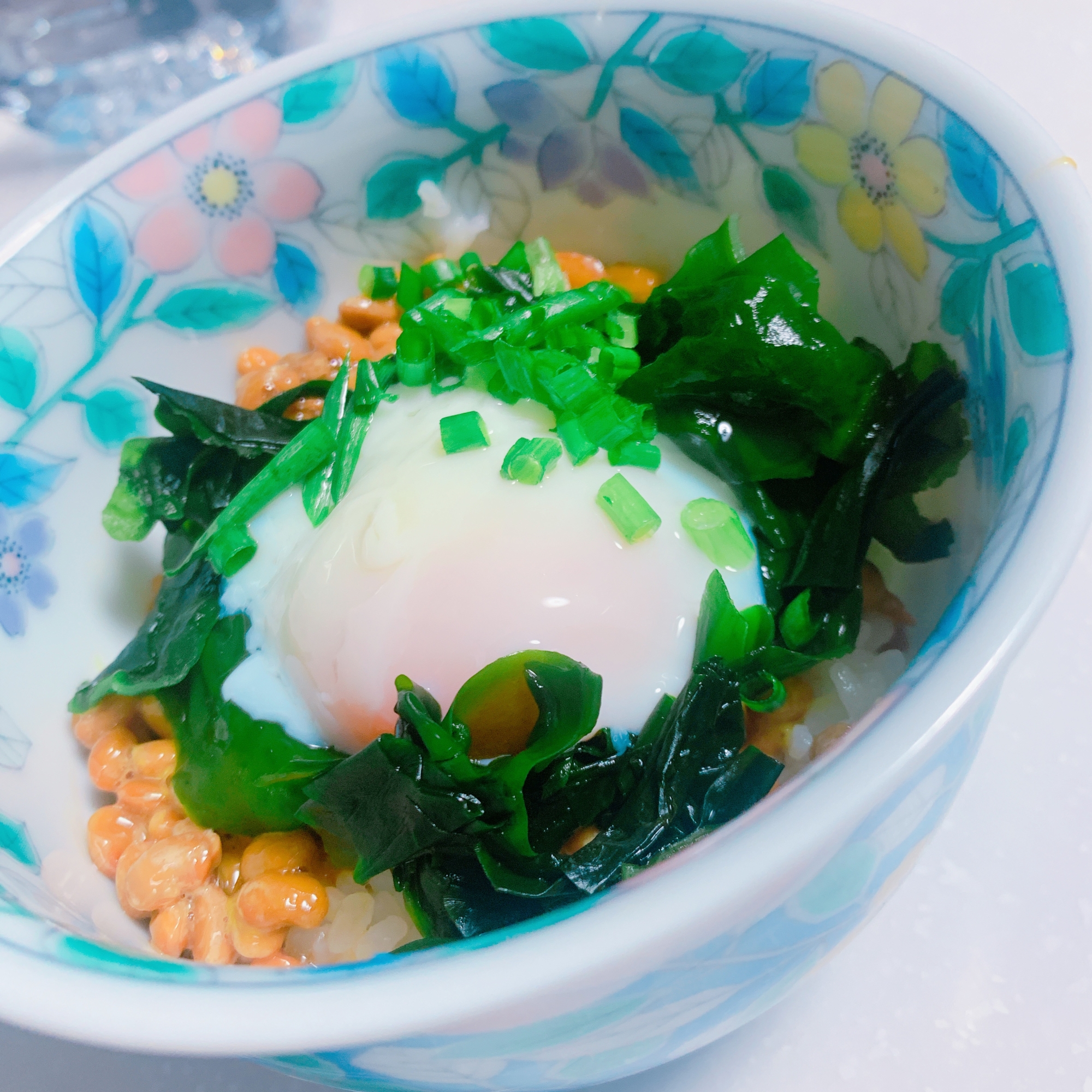 朝食に❗とろり温泉卵納豆丼