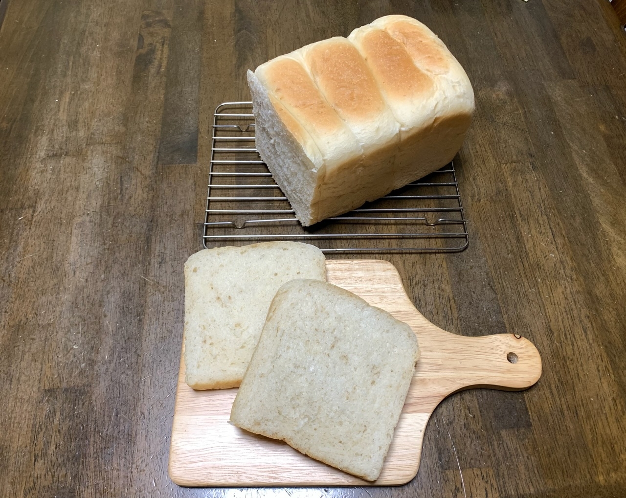 自家製酵母　酵母パン　ごま食パン　U字成形