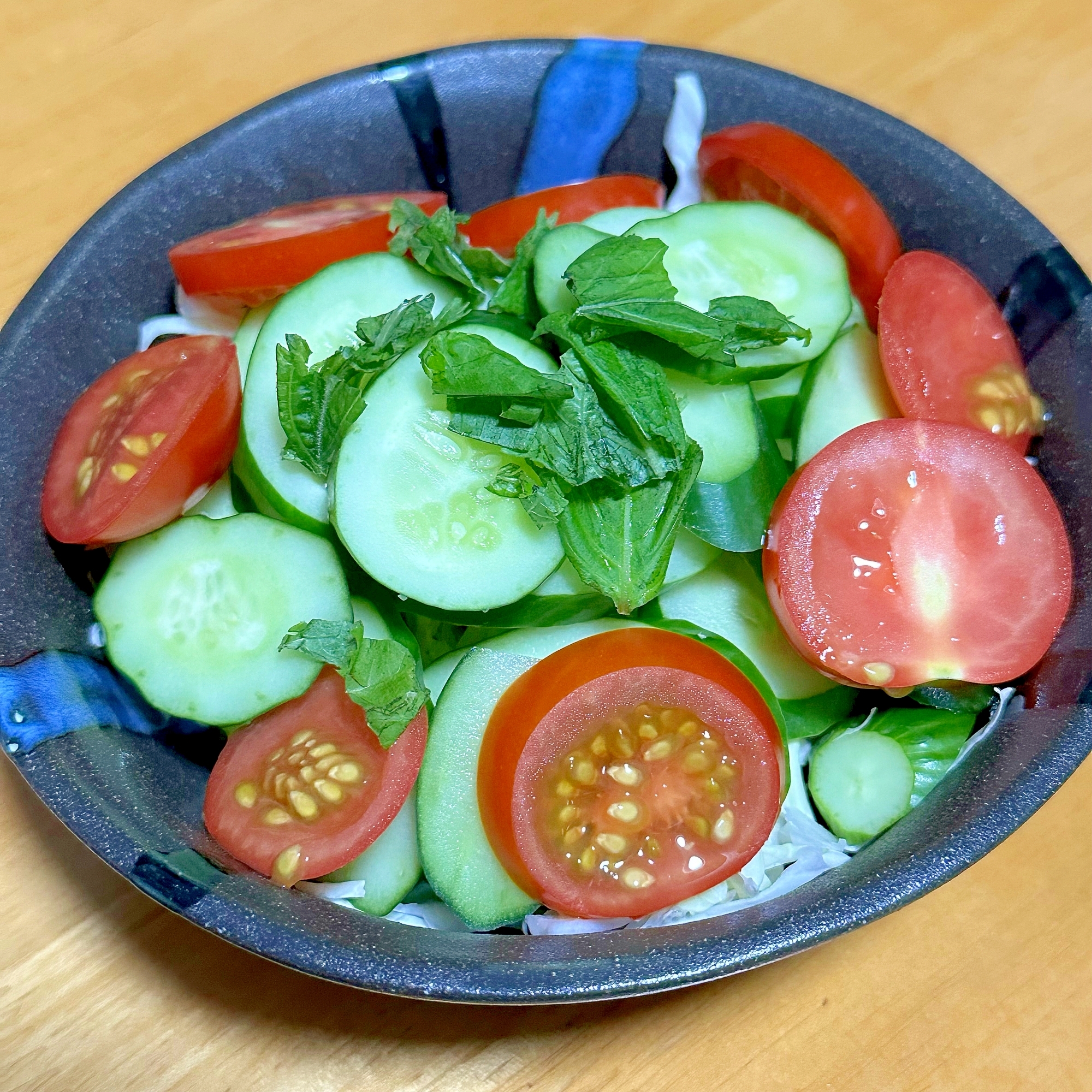 夏にどうぞ！きゅうりとトマトと大葉のサラダꕥ *