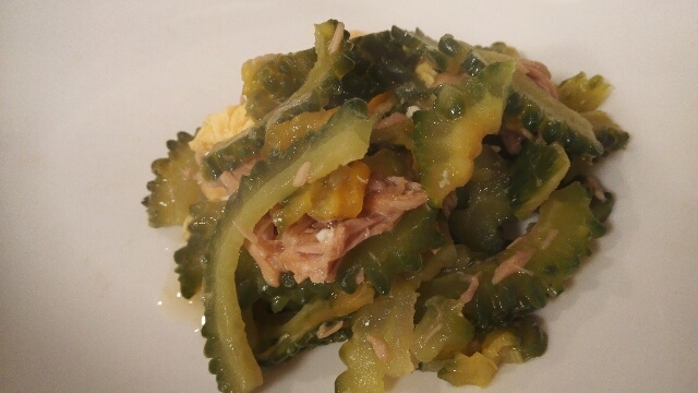 大量消費に!ゴーヤとツナ缶の炒め物