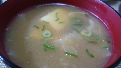 白菜とお豆腐、ほうれん草とネギの味噌汁