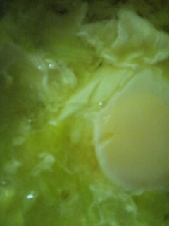 キャベツの甘みがとても美味しかったです！！
キャベツと卵だけのシンプルお味噌汁！！最高ですねｗ