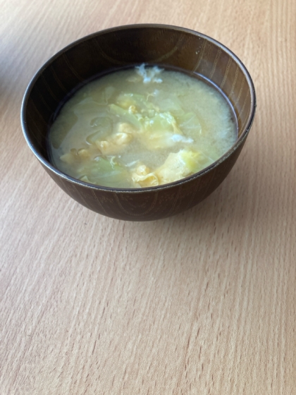 キャベツと卵の味噌汁