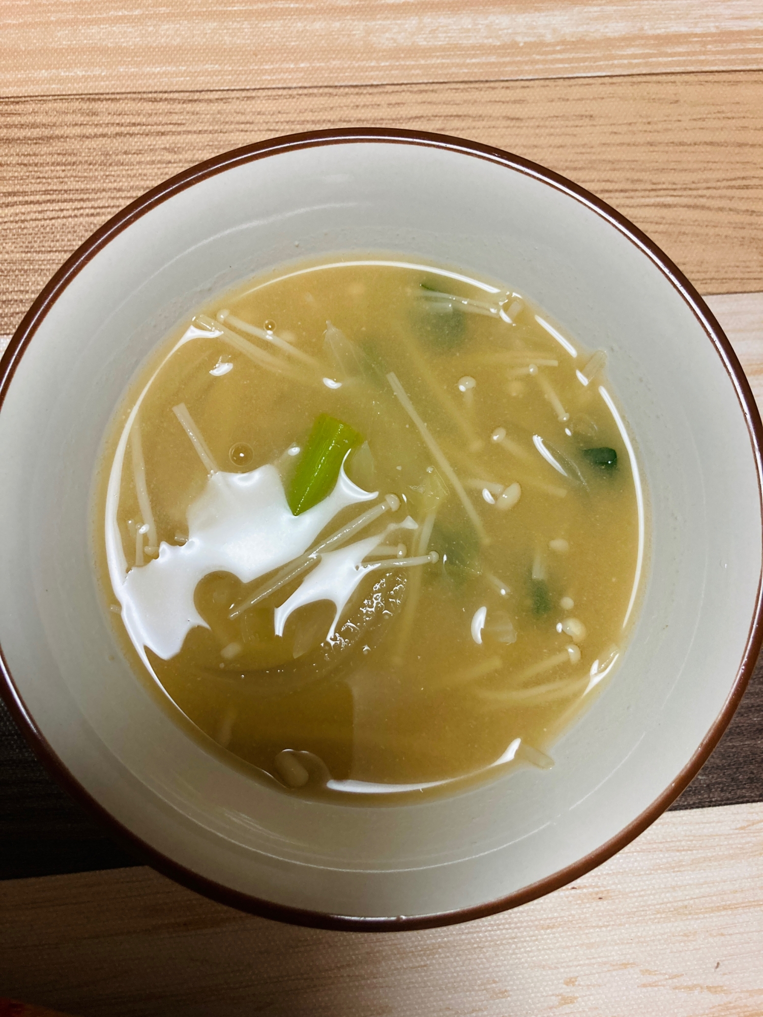 エノキ小松菜玉ねぎの味噌汁