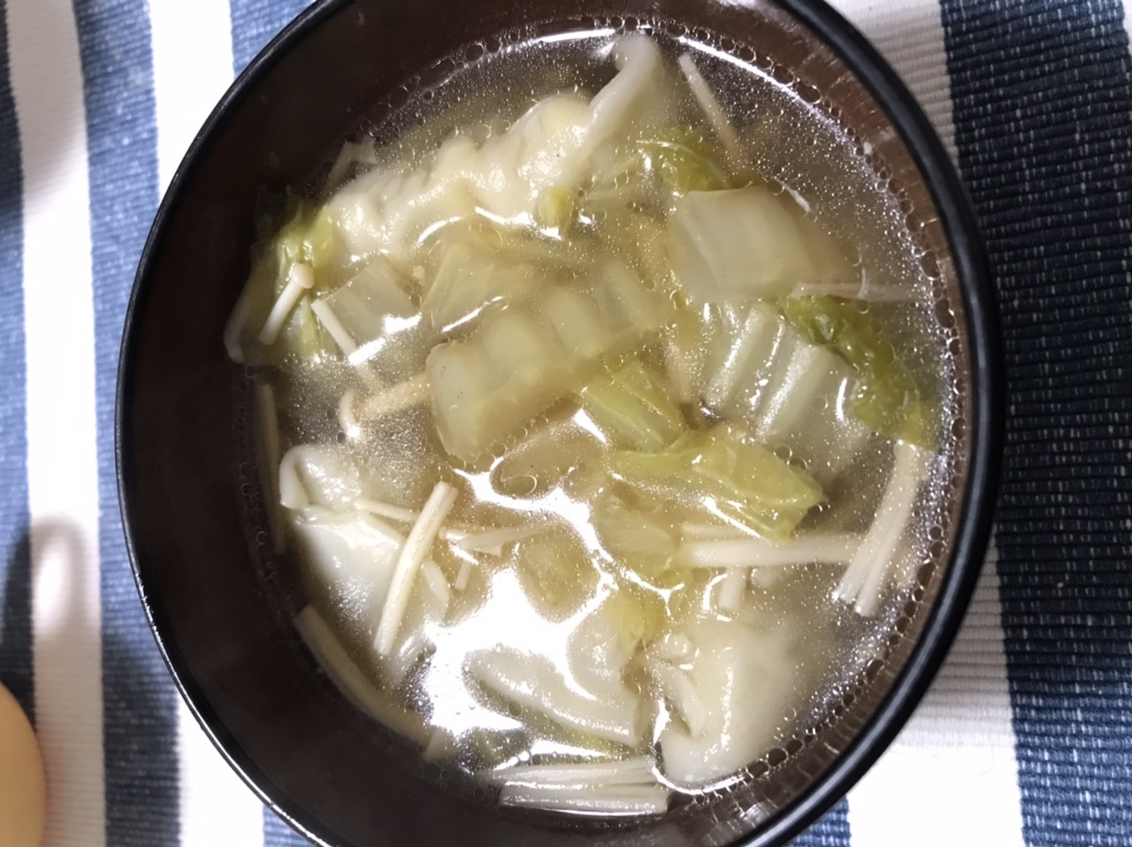 余った餃子で簡単！野菜たっぷりのスープ餃子