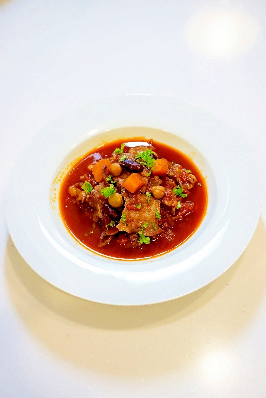 パーティに最適!豚肉とミックスビーンズのトマト煮