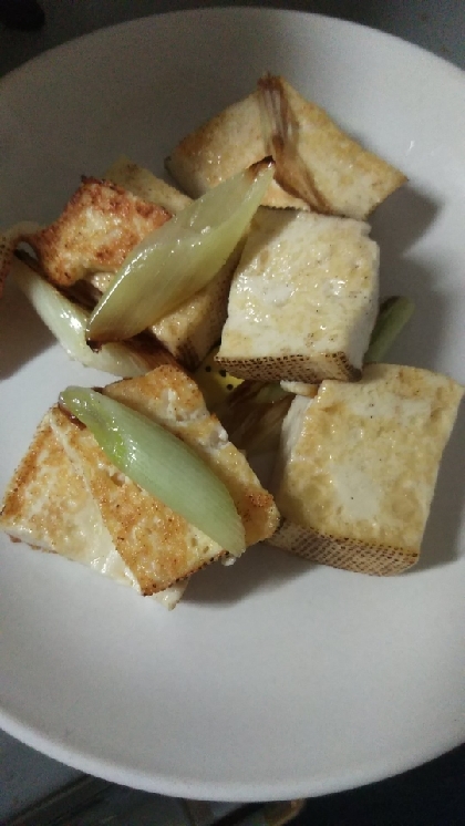 すき焼きで残った焼き豆腐とねぎを使いました。とても美味しかったのでまた作りたいです(*^^*)