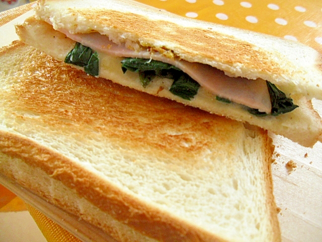 ハムほうれん草チーズのホットサンド
