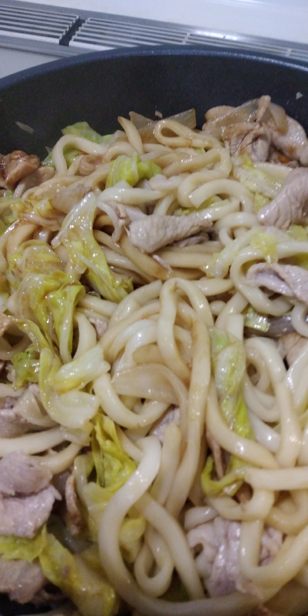 キャベツ、玉ねぎ入り、焼きうどん。