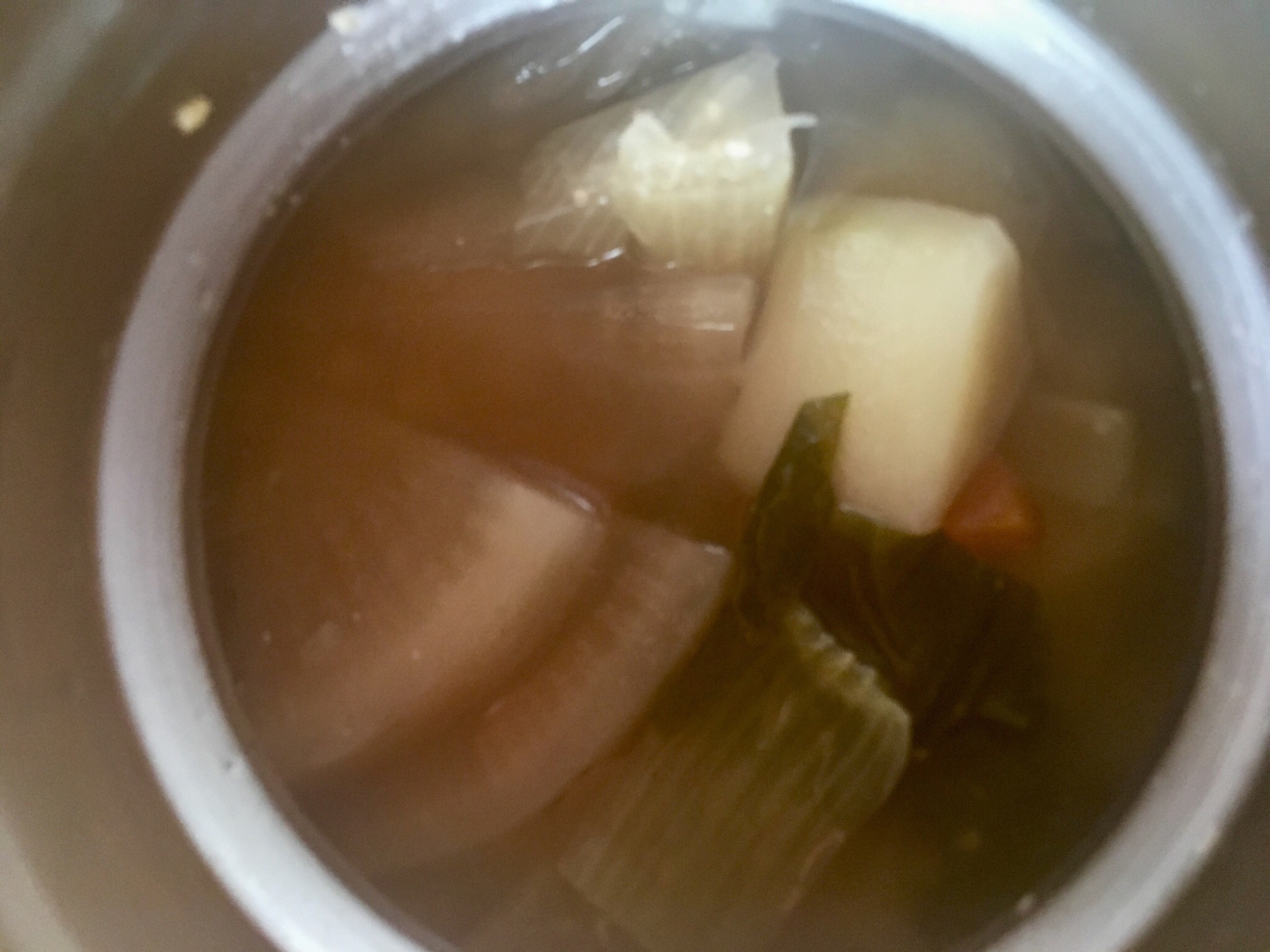 大根とじゃがいもと小松菜と昆布の味噌汁