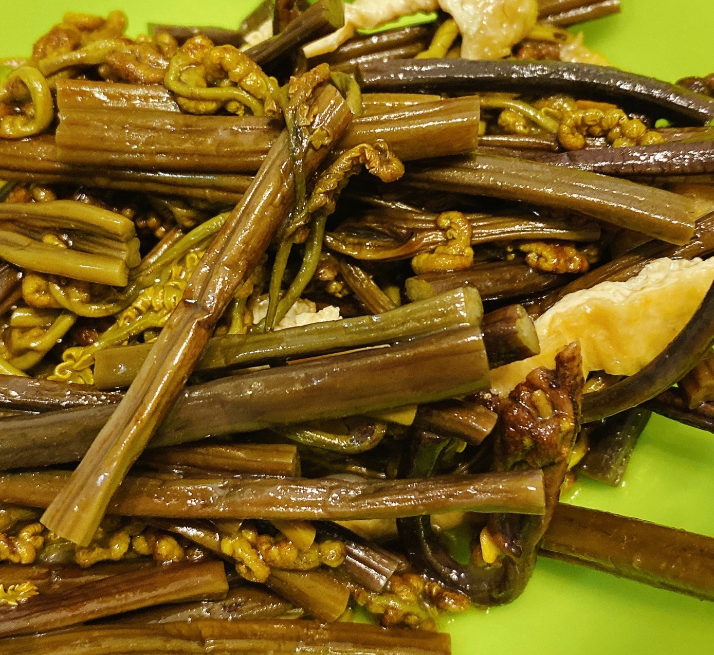 わらびのと油揚げの煮物