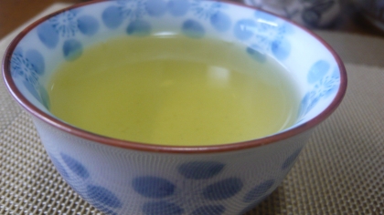 おはようございま～す。レモン果汁でさっぱり、蜂蜜の甘味もあり美味しいお茶でした。とても癒される感じです。ごちそうさまでした(#^.^#)
