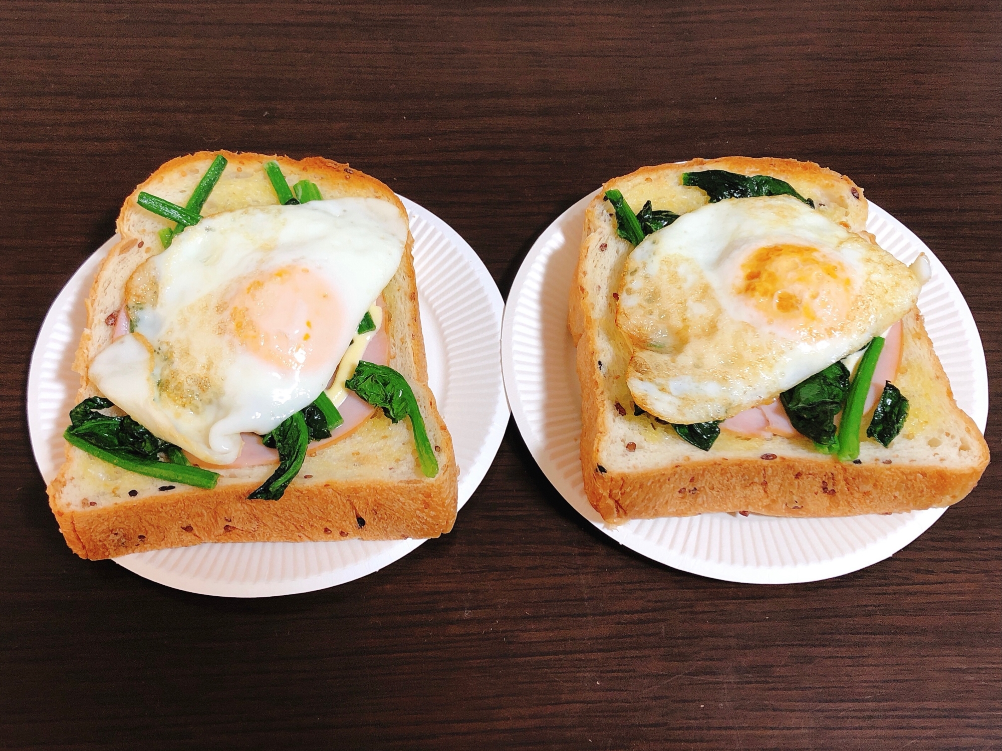 ほうれん草とハムと卵乗せ☆キヌア食パン