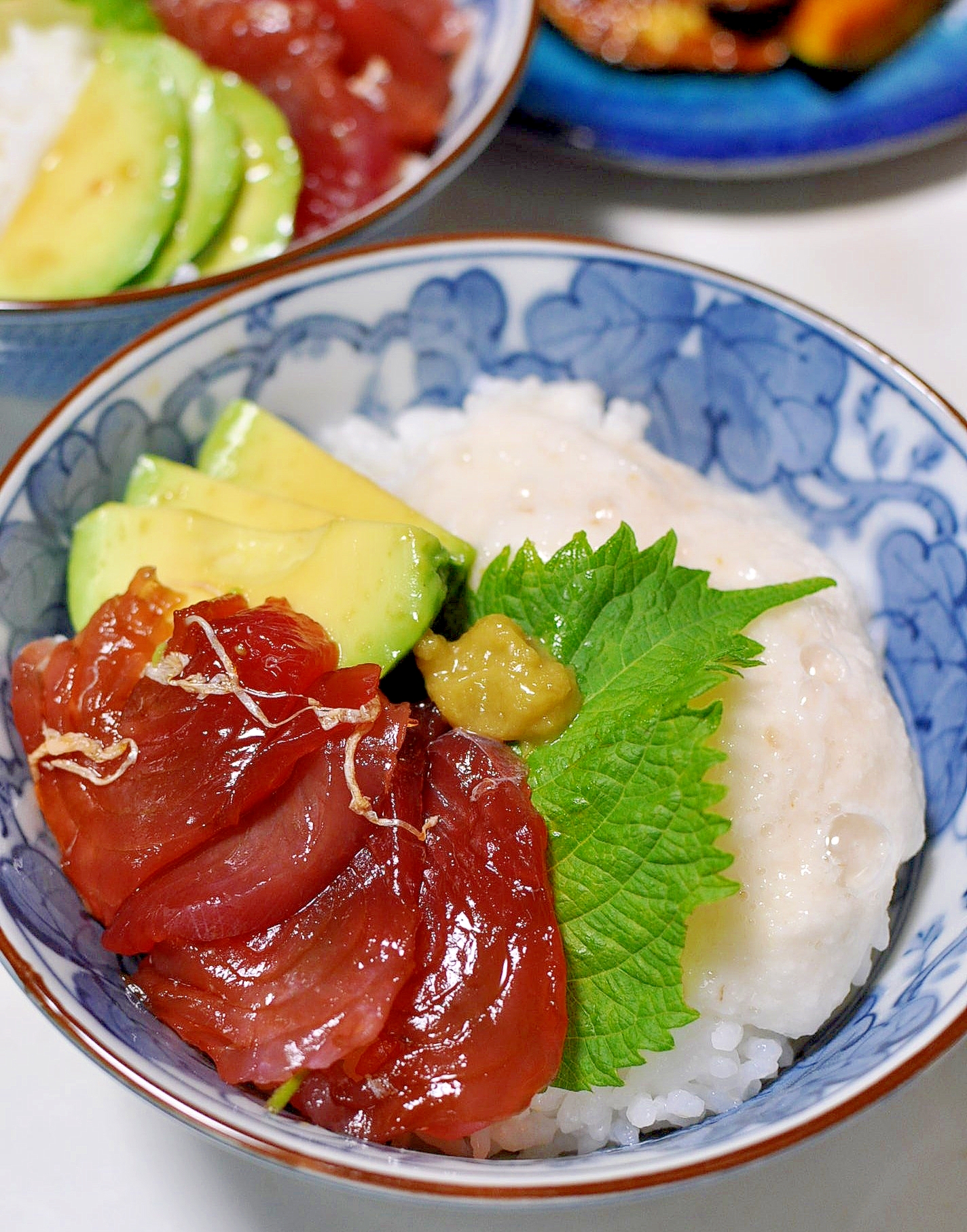 【青じそ】まぐろの漬けと山かけ丼