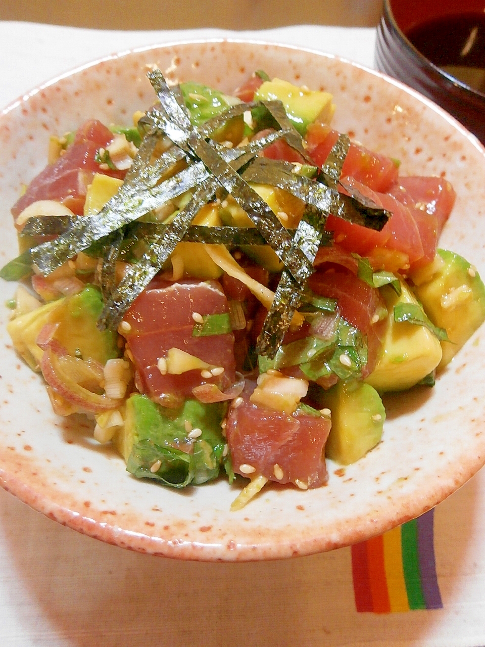 「ポキ」風、たっぷり薬味のアボカドまぐろ丼☆