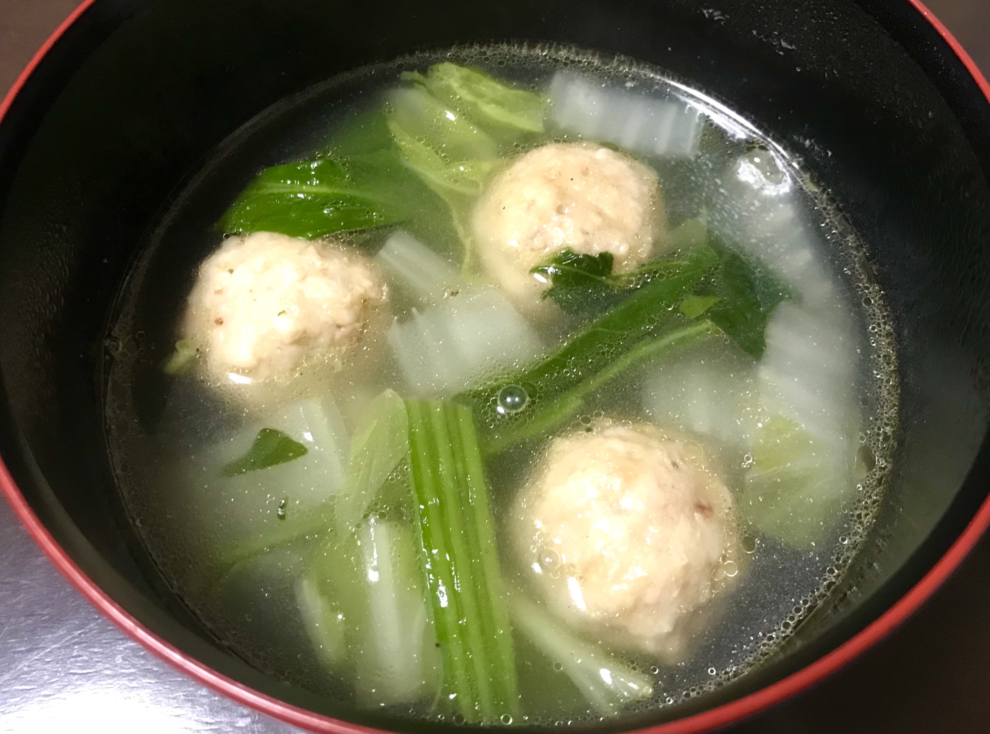 鶏だんごと白菜とほうれん草の中華スープ