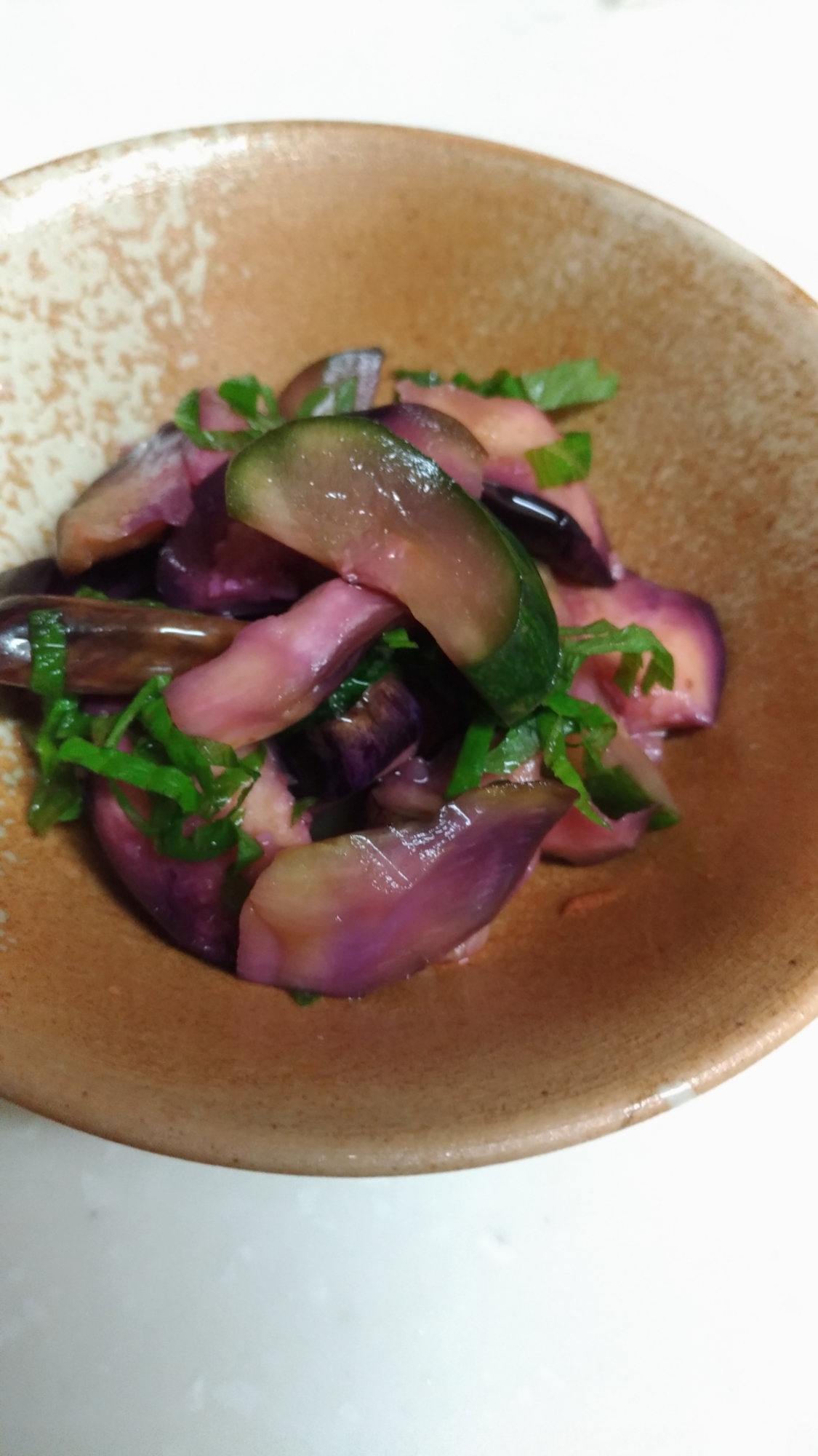 小鉢に入ったなすの梅酢漬け