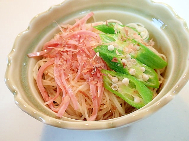 麺つゆ/おかかで　刻みハムとオクラのお素麺