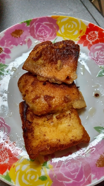 朝ごはんに♪パンのはじっこ、たまってたので作りました(*^^*)
カリカリに焼けてとても美味しかったです！
ありがとうございました！