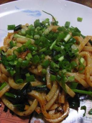 肉なしで作る　カブ菜とねぎのコチュジャン焼きうどん