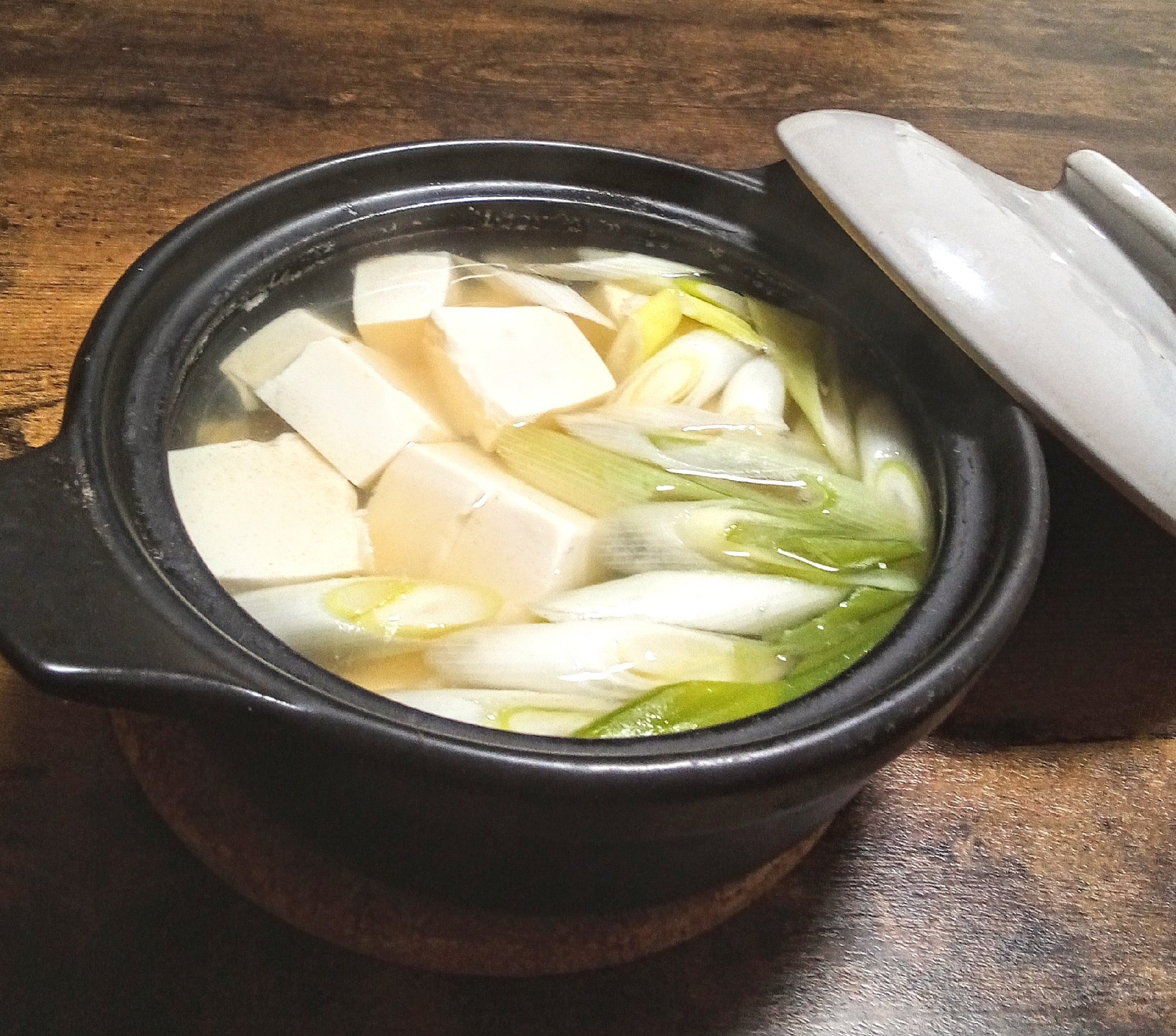 今日は簡単鍋!!長ネギと豆腐で湯豆腐
