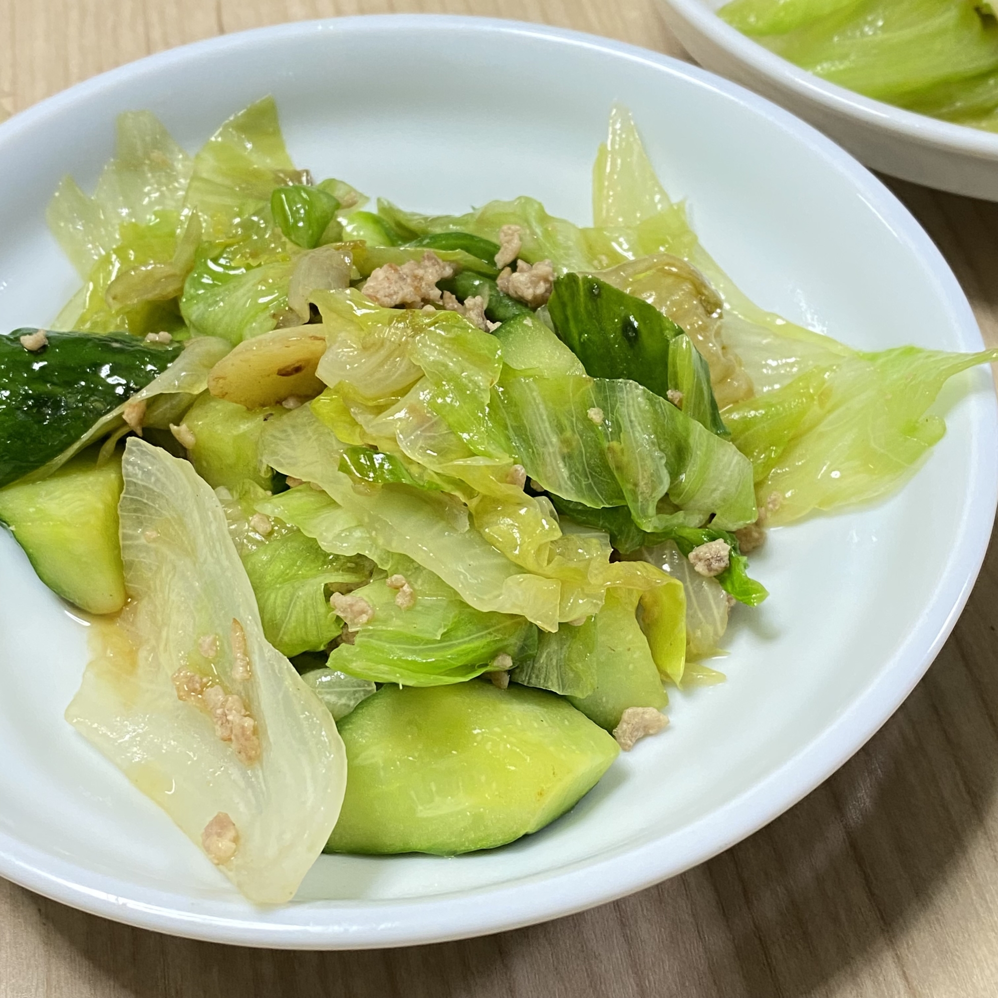 レタスとキュウリの炒め物