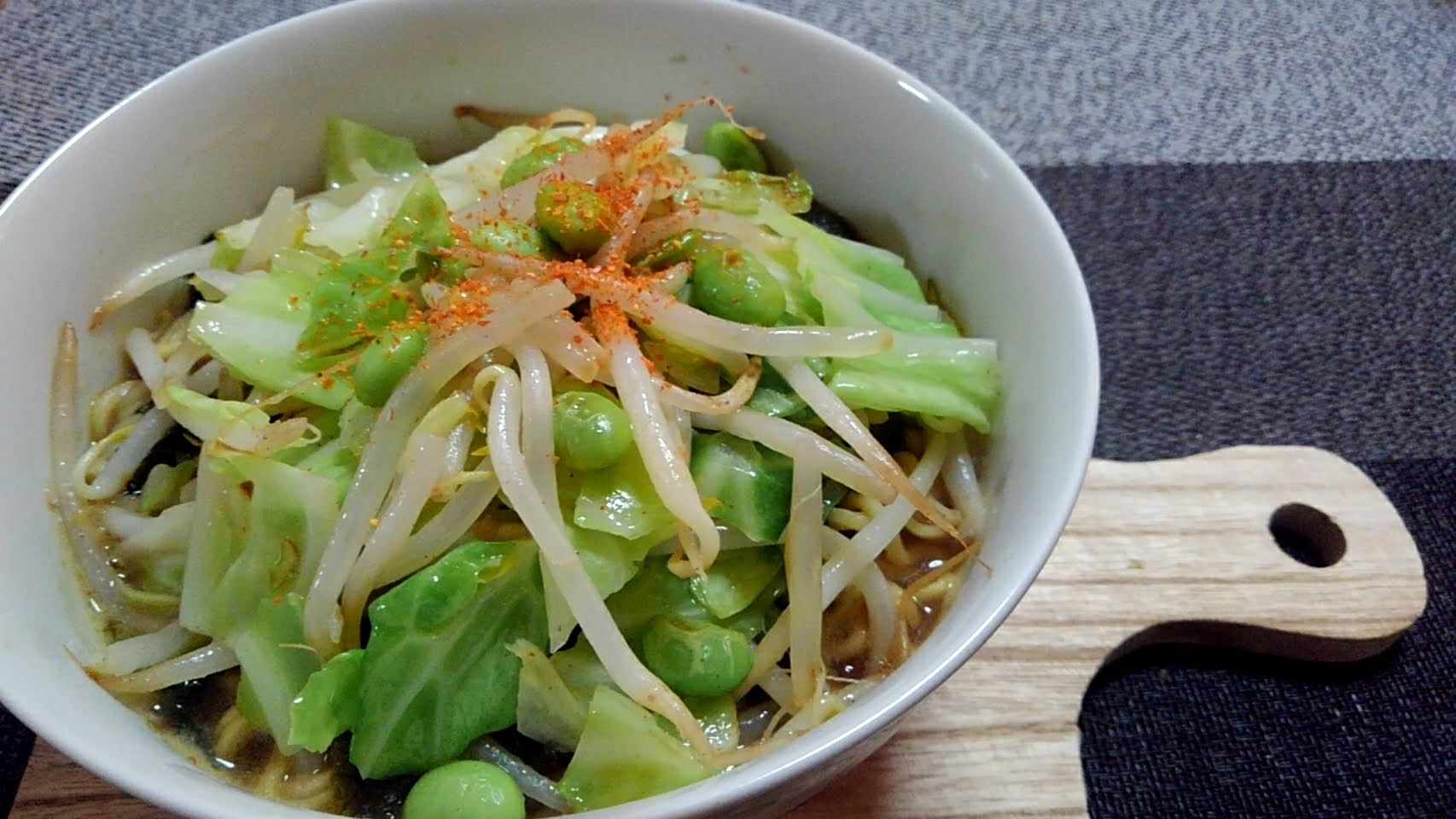 枝豆キャベもやほうれん草のバター炒め味噌ラーメン☆