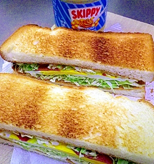 ピーバタマヨでアメリカ気取りのトーストサンド レシピ 作り方 By Johnny Bean 楽天レシピ