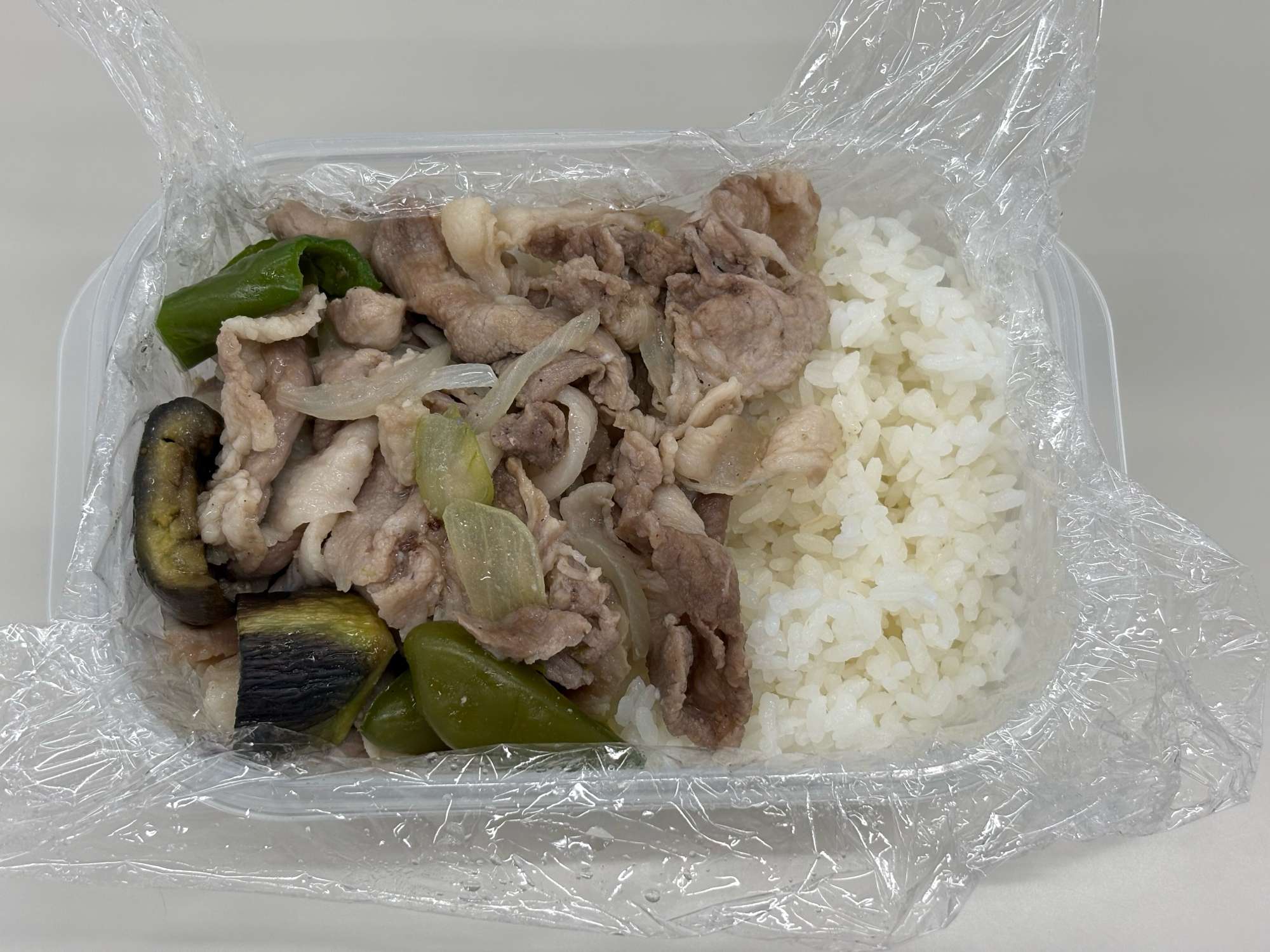 豚肉とピーマンと玉ねぎとなすの野菜炒め弁当