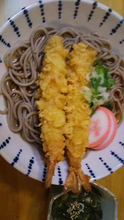 お惣菜の天ぷらをつけて年越しそばにさせていただきました！美味しかったー♪
良いお年をお迎えください!