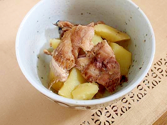 圧力鍋で♪ じゃが芋と鰤あらで煮物