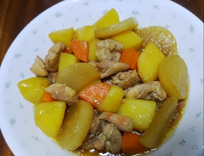 鶏肉と大根とじゃがいもの煮物