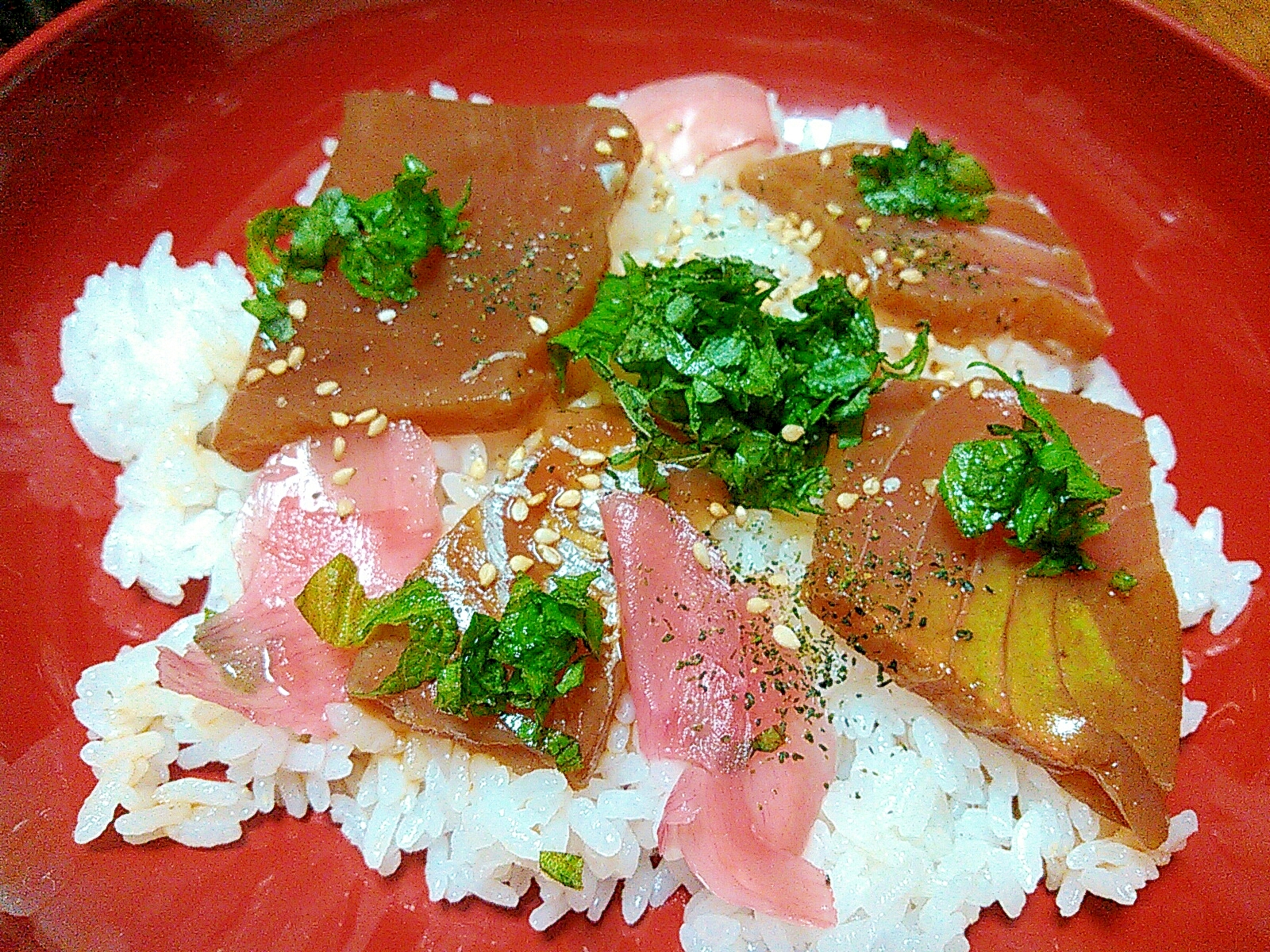 まぐろ青しそ甘酢生姜ごま丼