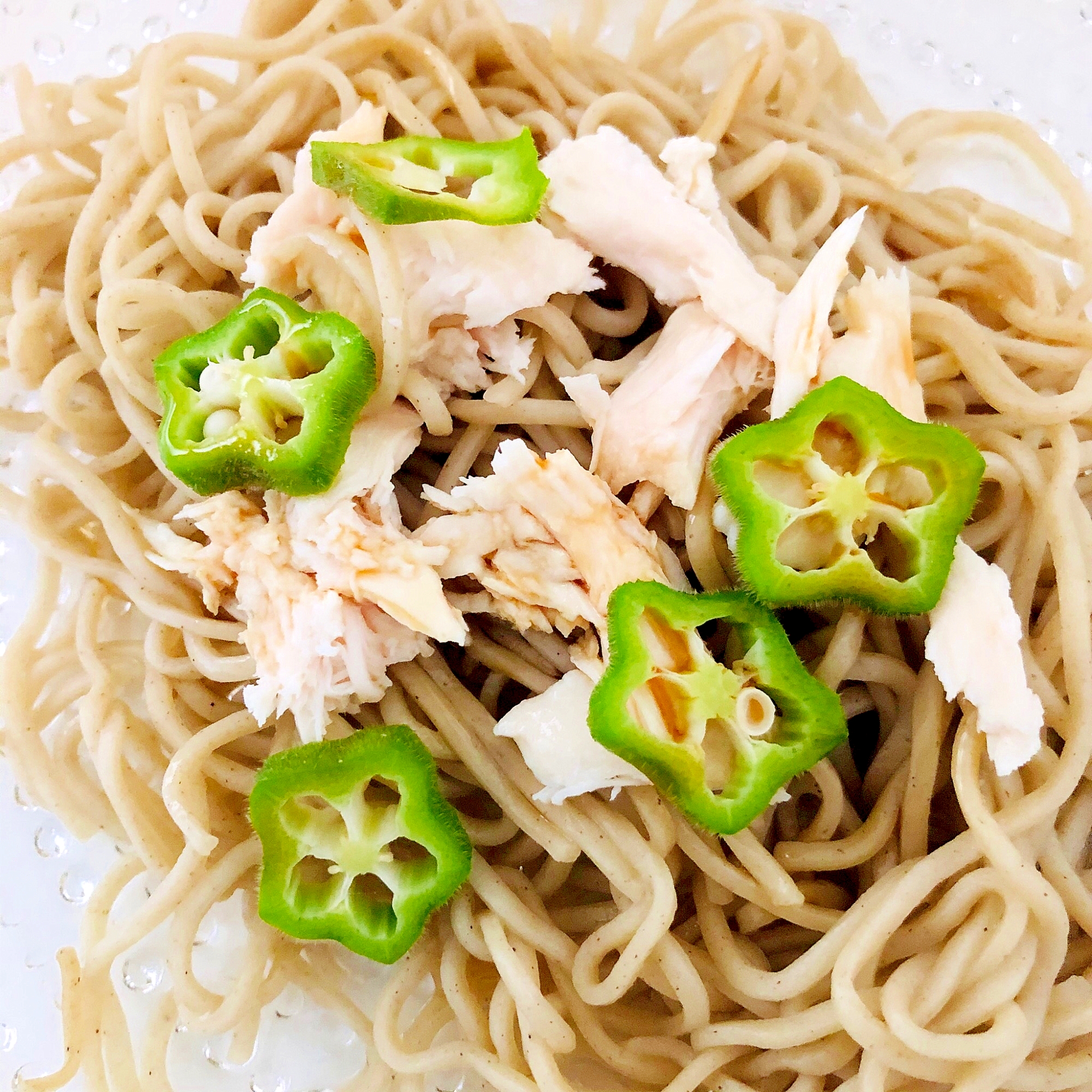 オクラと鶏肉の蕎麦