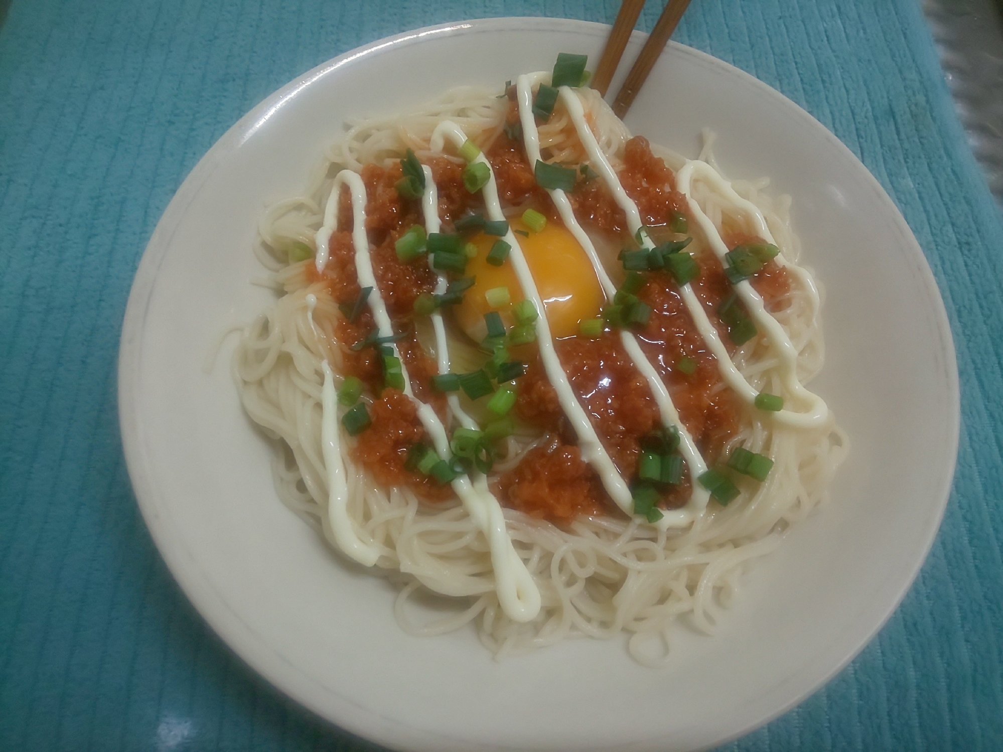 食べるラー油で♪マヨ釜玉そうめん