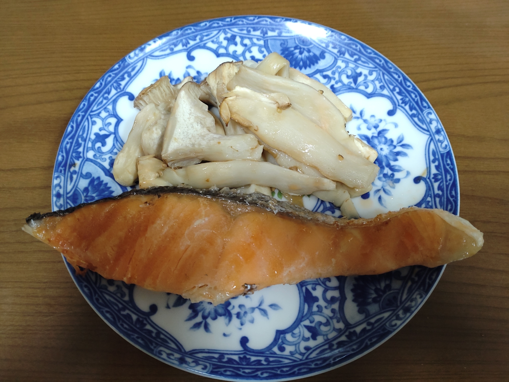 鮭のグリルエリンギバター添え