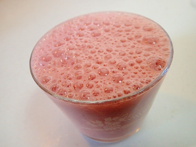 蜜柑と苺の美的ミルクジュース