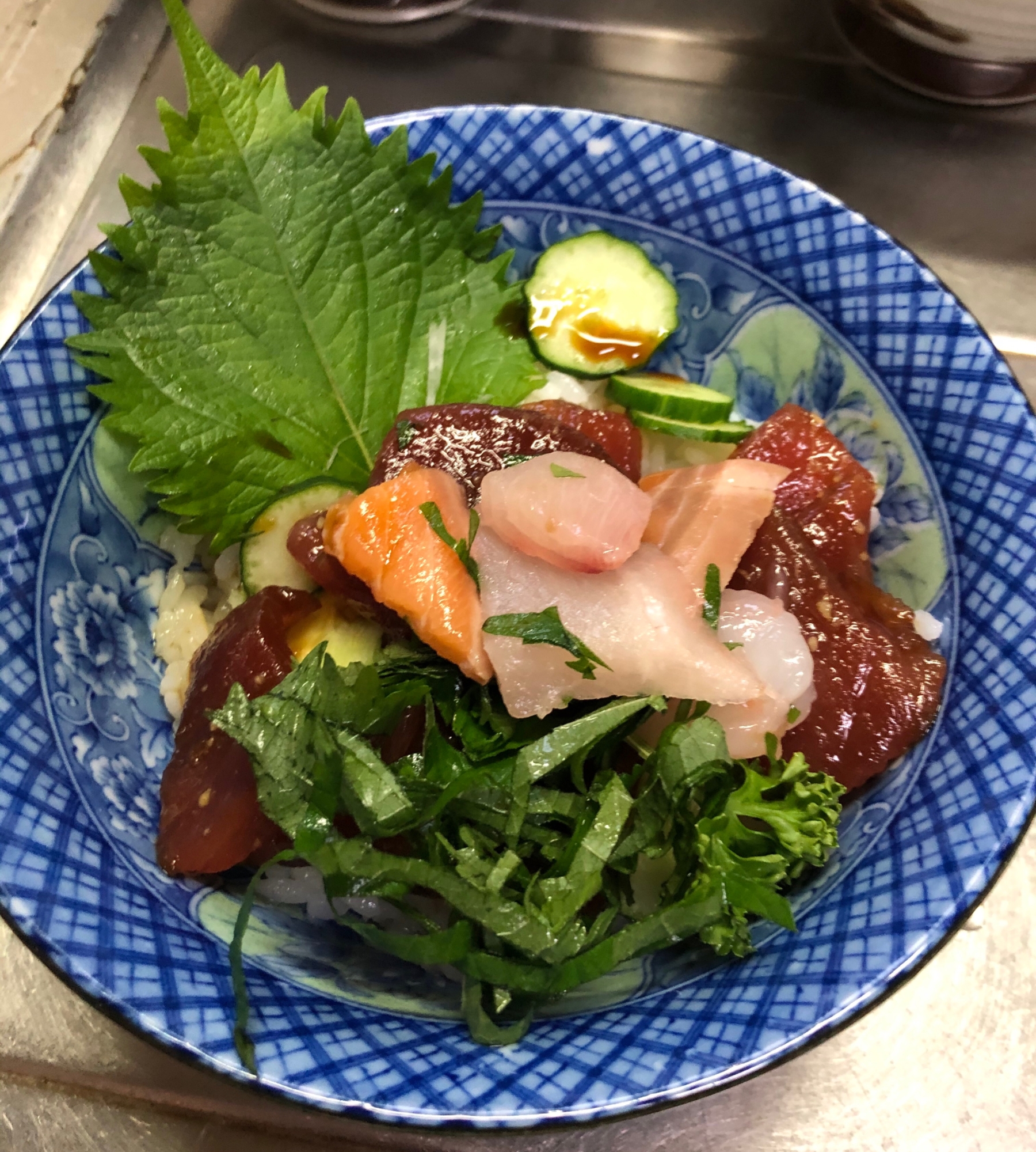 まぐろ漬け海鮮丼☆