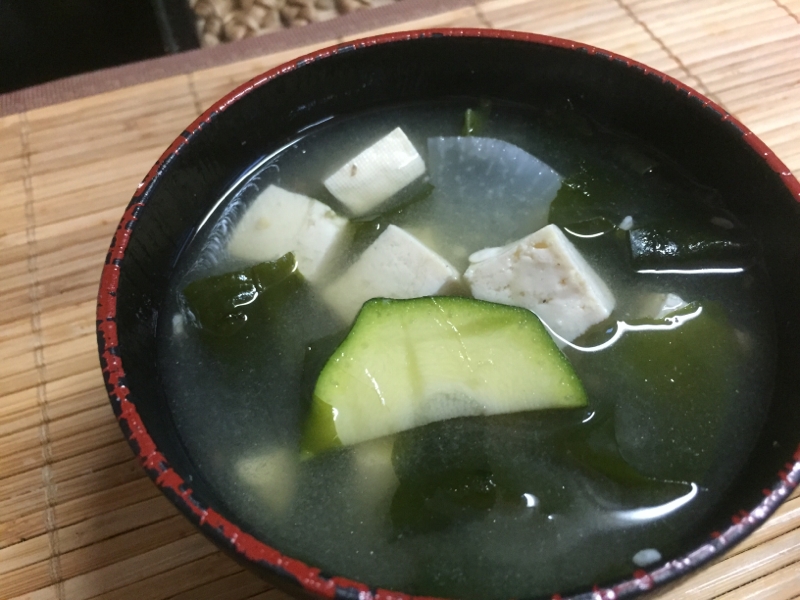 ズッキーニ&ダイコン&豆腐&ワカメの味噌汁