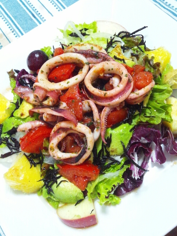 キレイにならざるを得ない イカとトマトのサラダ レシピ 作り方 By ごまるっち 楽天レシピ キレイにならざるを得ない イカとトマトのサラダ レシピ 作り方 By ごまるっち 楽天レシピ