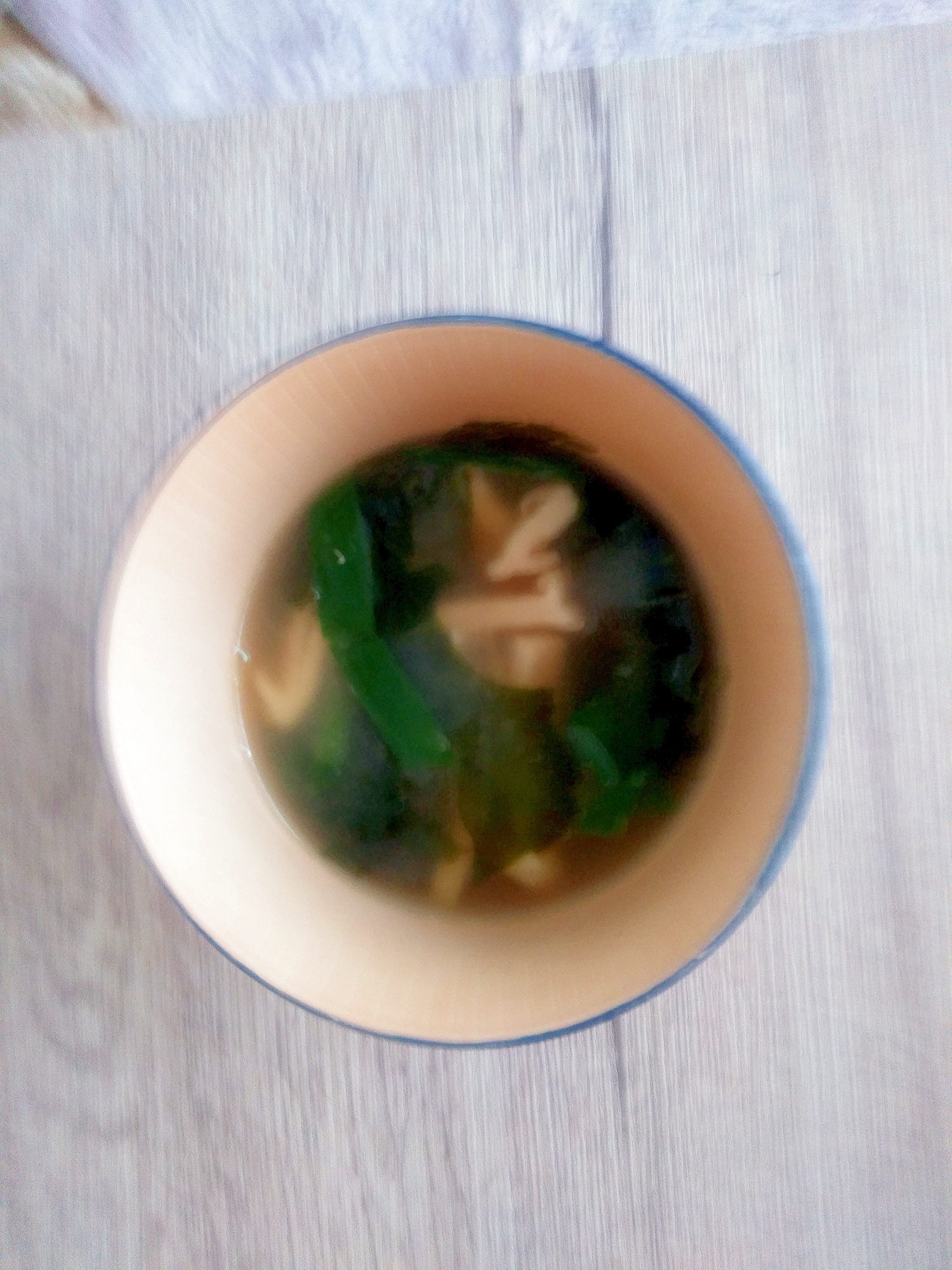 包丁要らず!わかめと揚げの味噌汁