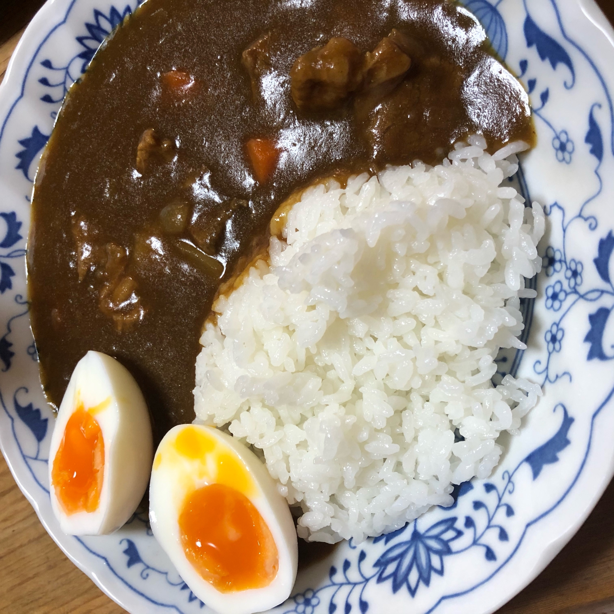 半熟たまごを乗せたカレーライス