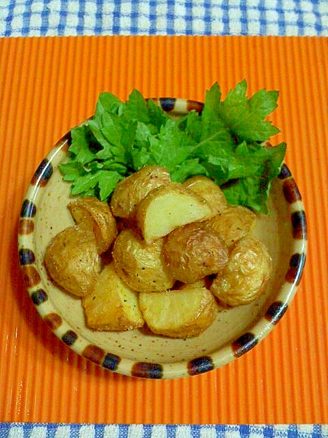 新ジャガの素揚げ。カレー風味♪