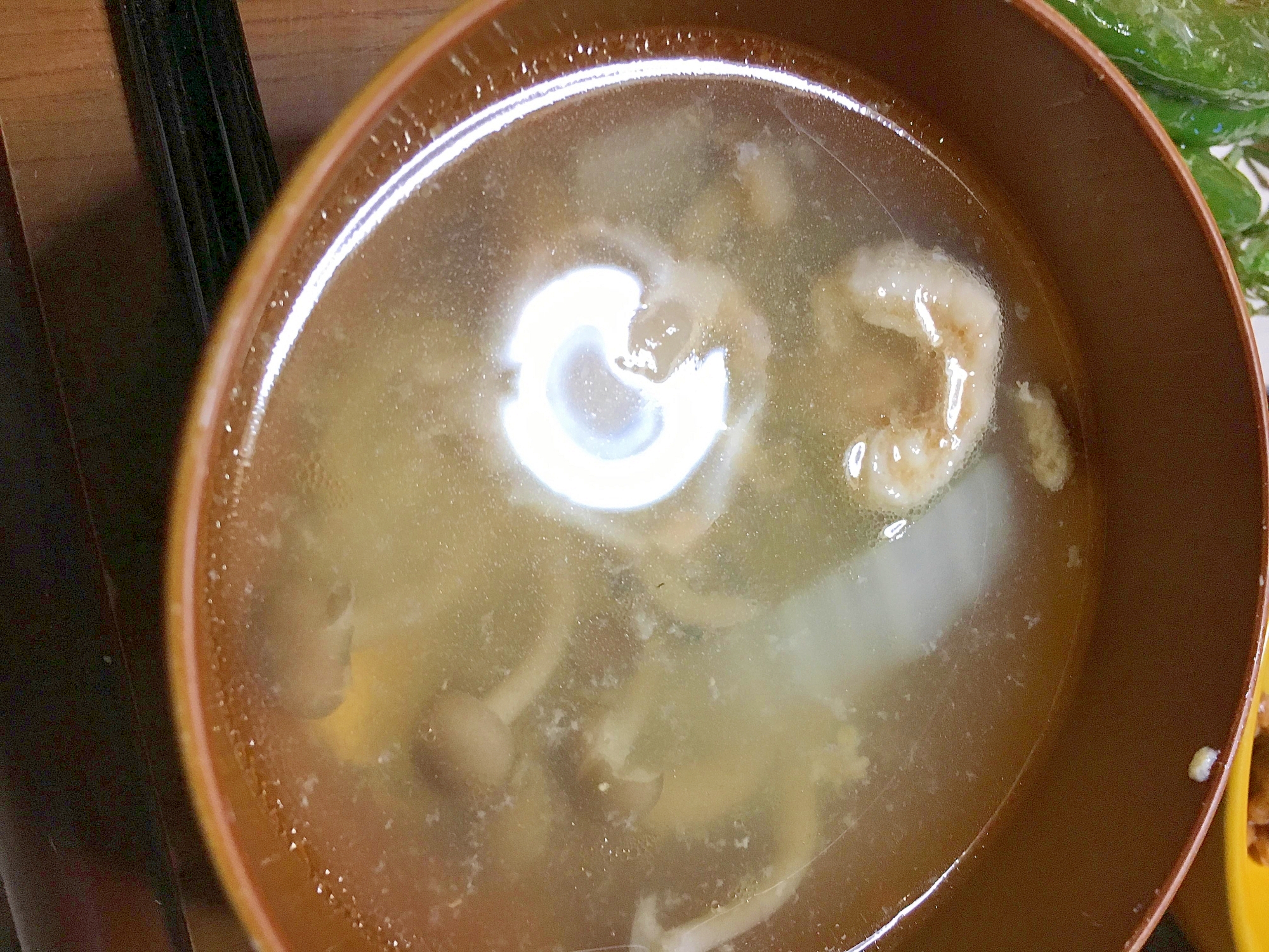 しめじ、鶏皮、白菜のスープ