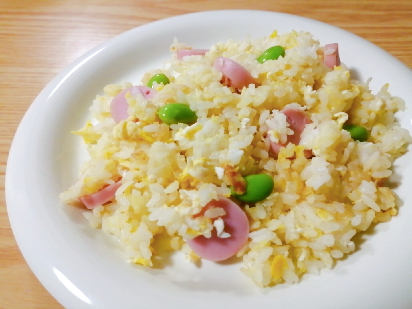 枝豆と魚肉ソーセージと卵の炒飯